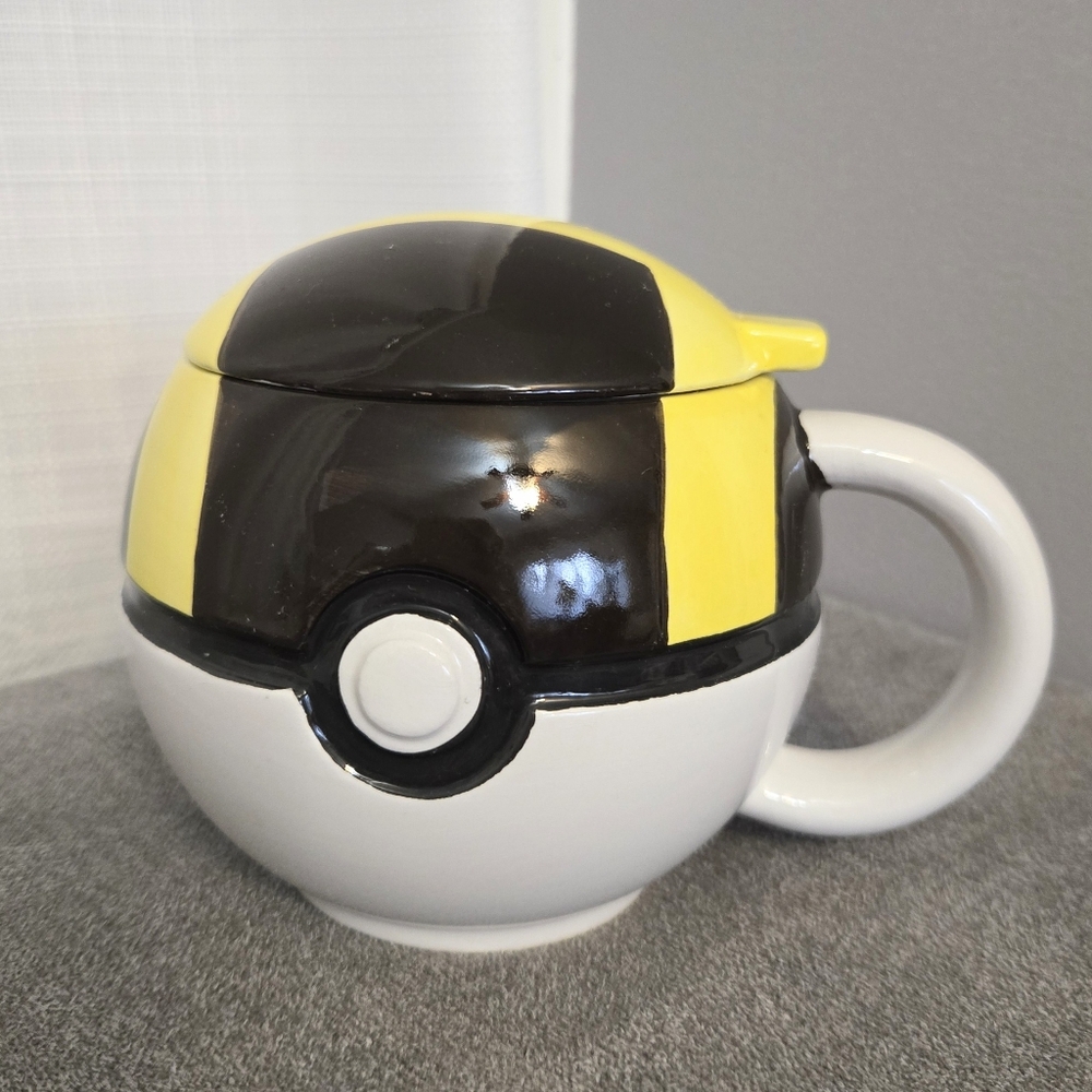 Pokémon Ultra Ball Mug Coffee Cup 16oz Sealed Lid Container Storage 2016